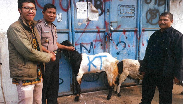 Pemberian hewan kurban ke Polsek Tambora dalam rangka memeringati perayaan Hari Raya Idul Adha tahun 2019